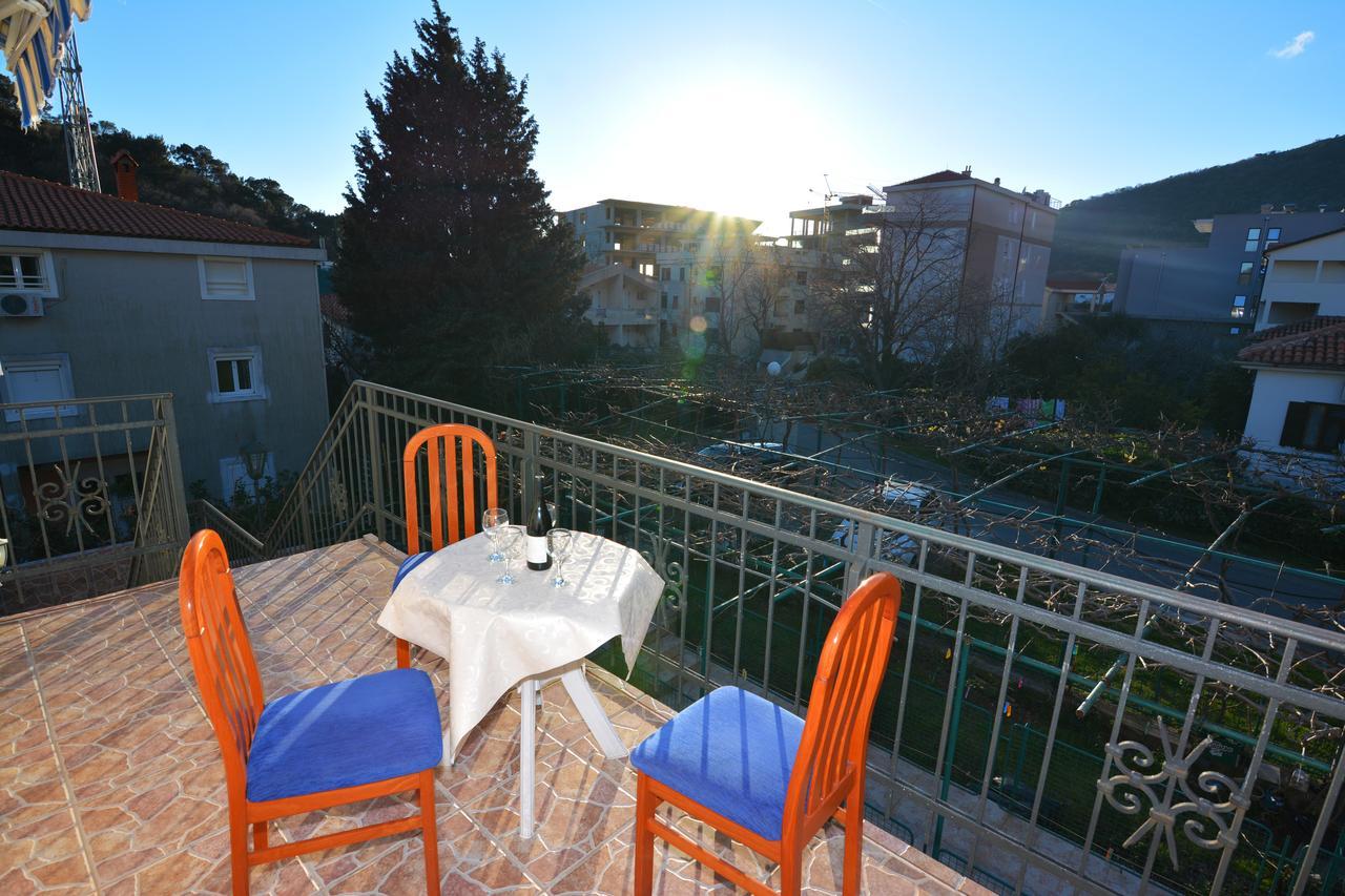 Apartments Jovana Petrovac Eksteriør bilde